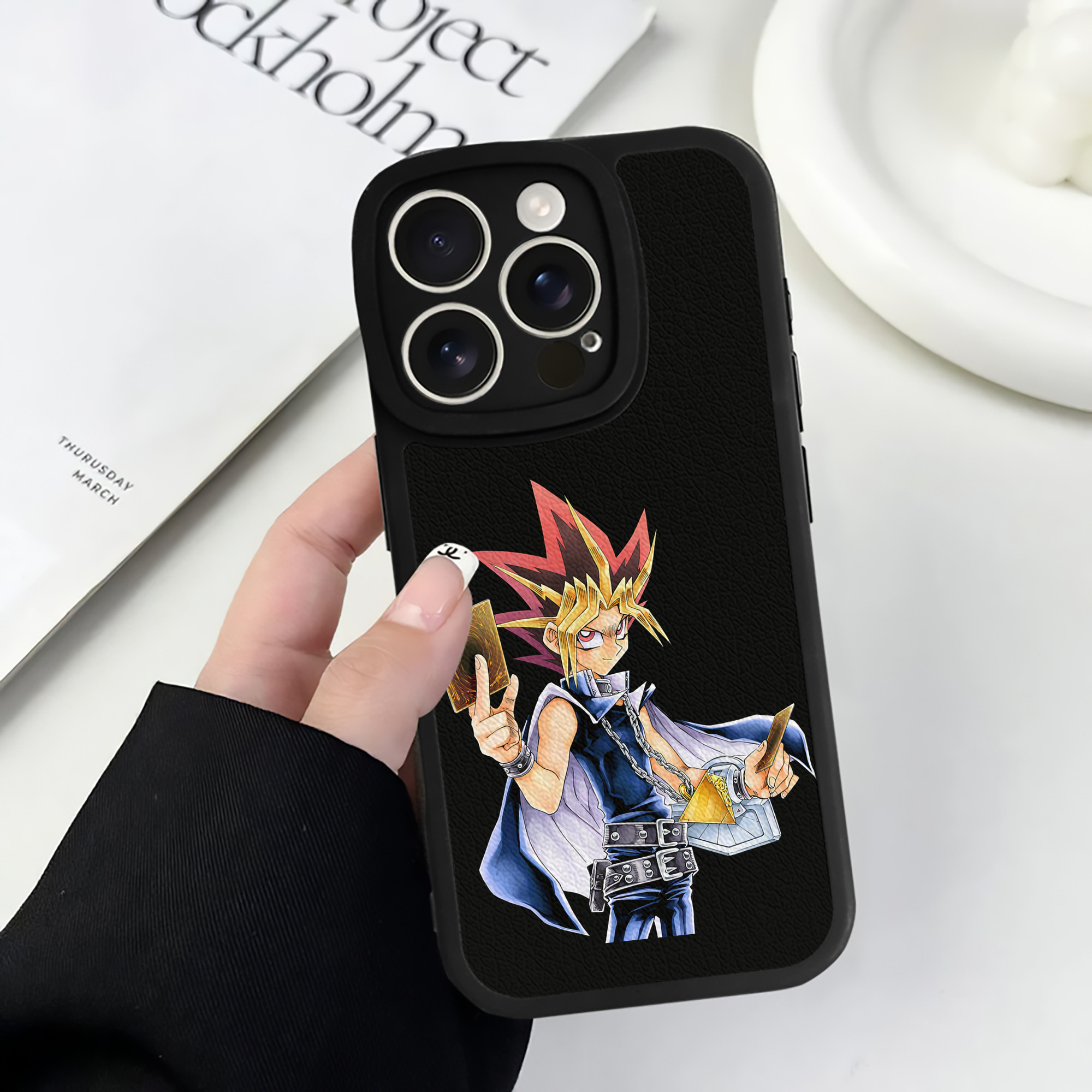 遊☆戯☆王 Yu-Gi-Oh! 【iPhone 16シリーズ対応】シリコンスマホケース（レザー調） 材質：シリコン